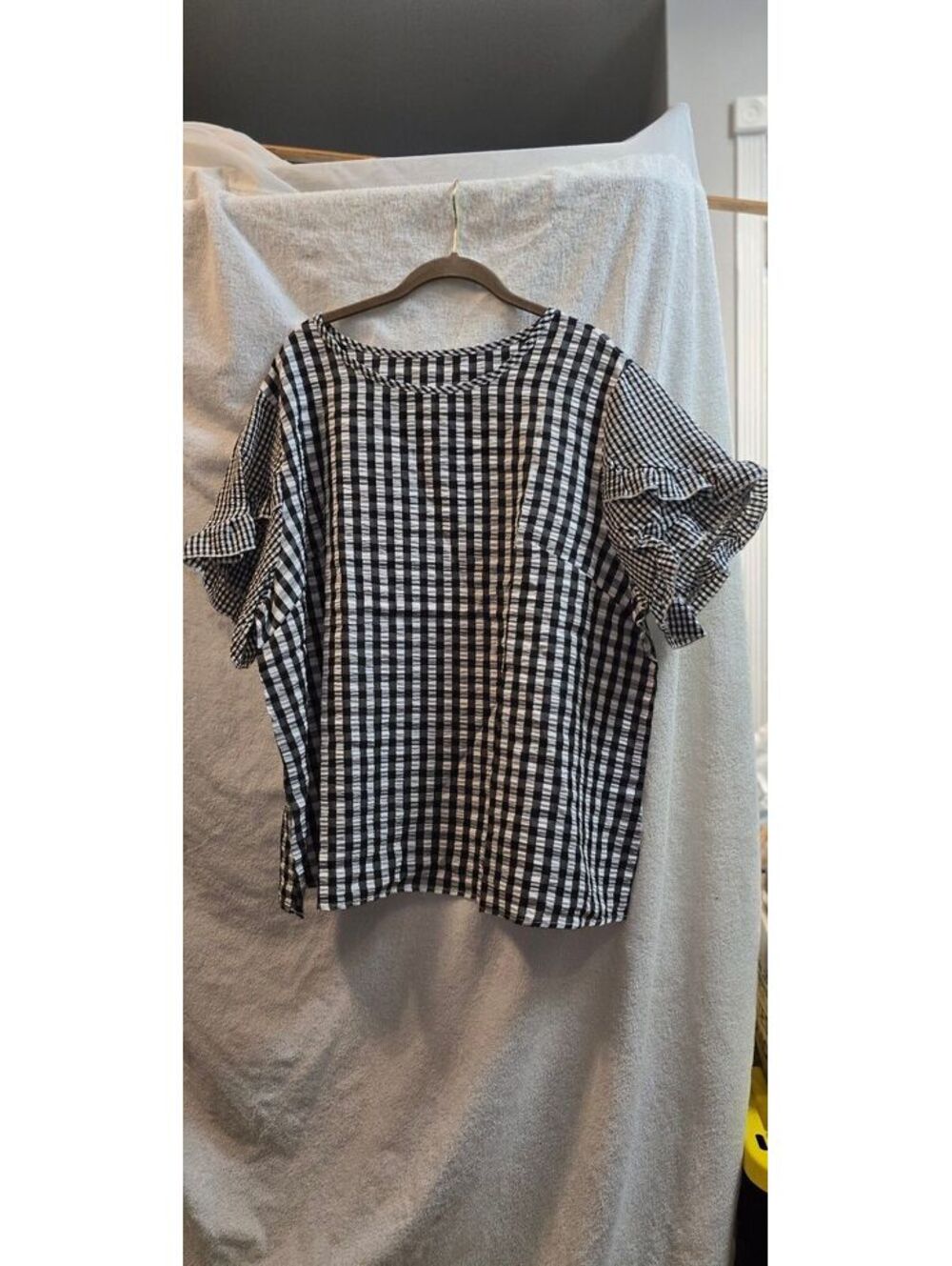5X Black and white gingham flutter sleeve top